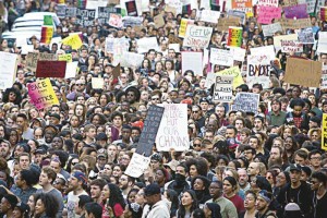 Protestas por violencia policial crecen en EU
